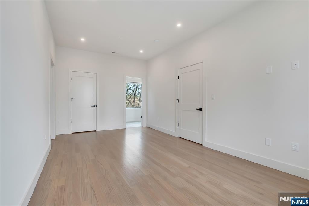 property viewer photo 14