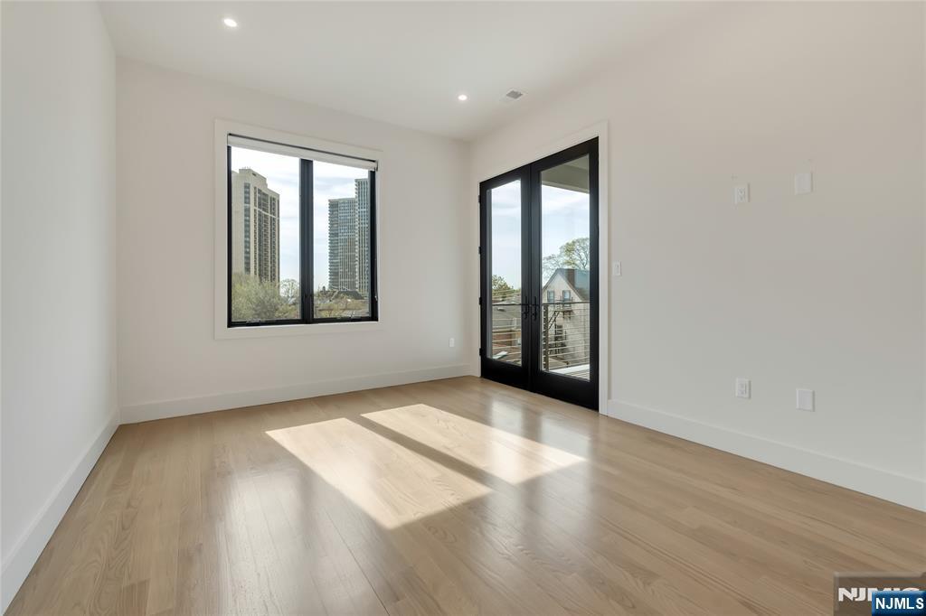property viewer photo 17