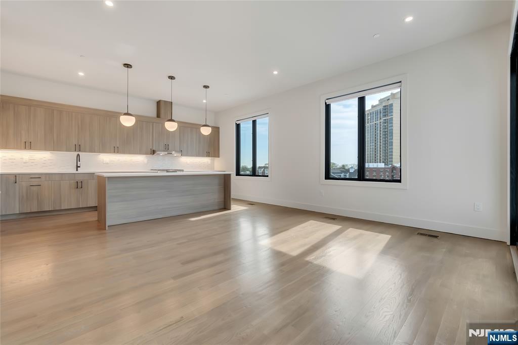 property viewer photo 3