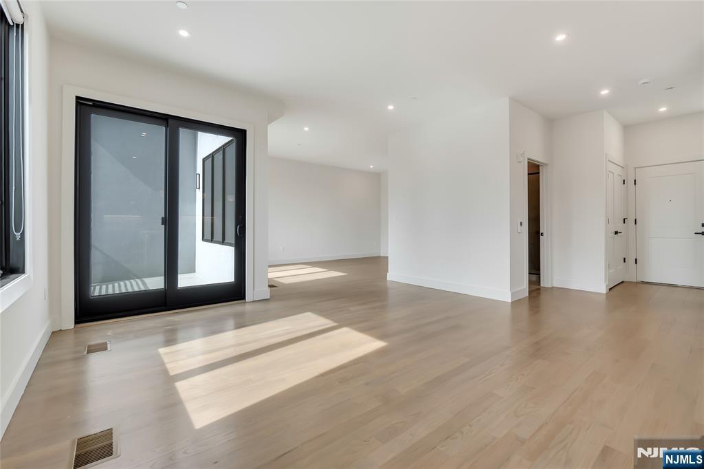 property viewer photo 5