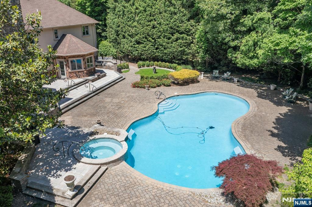 main property photo 45