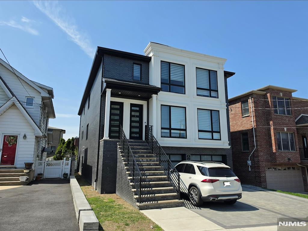 property viewer photo 1