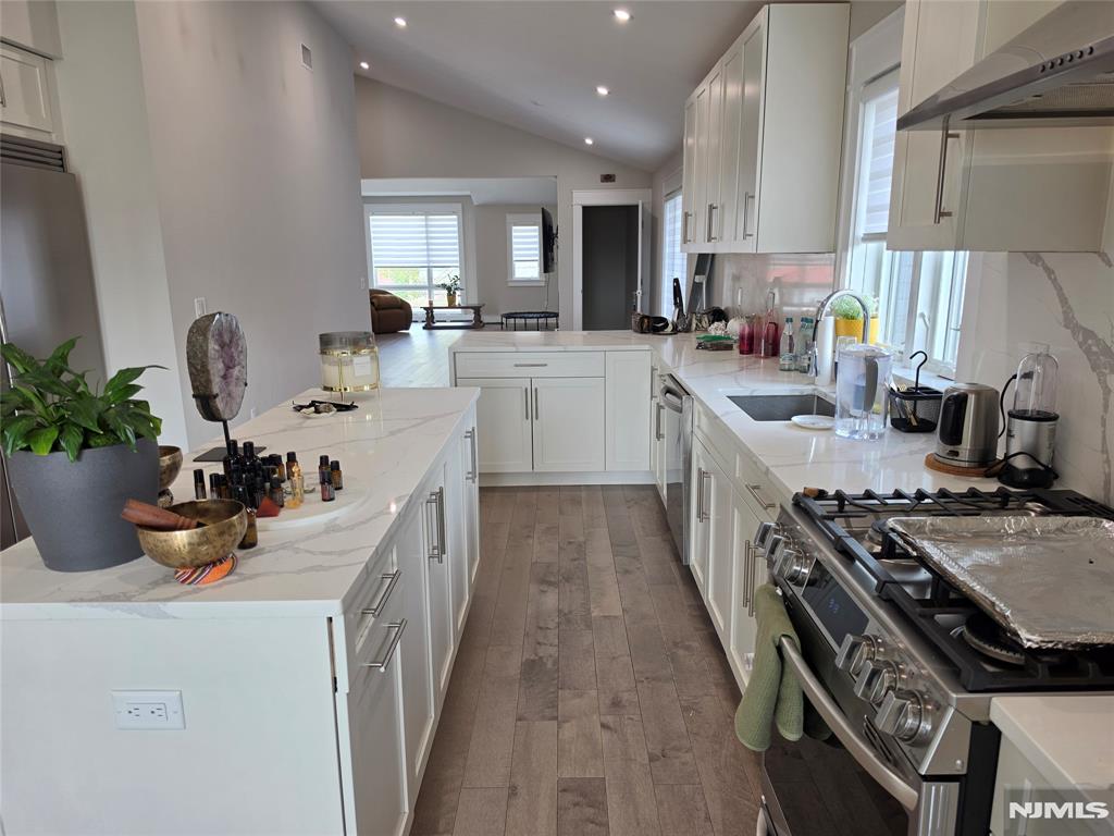 property viewer photo 2