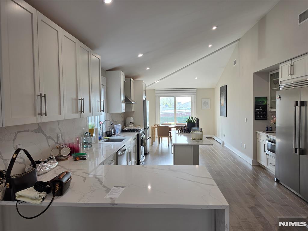 property viewer photo 3