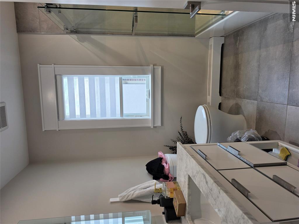 property viewer photo 7