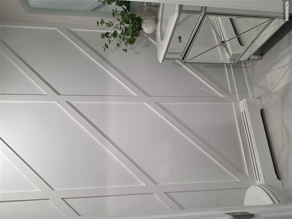 property viewer photo 9