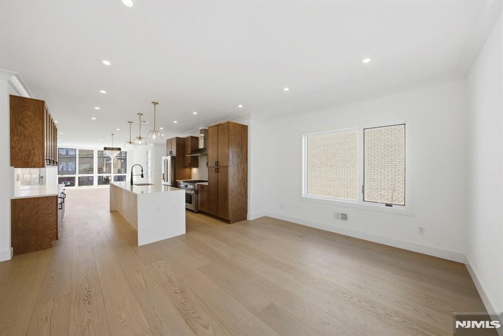 property viewer photo 13