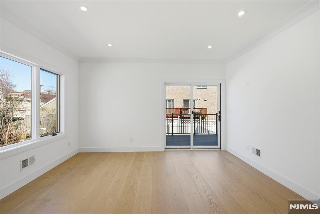 property viewer photo 14