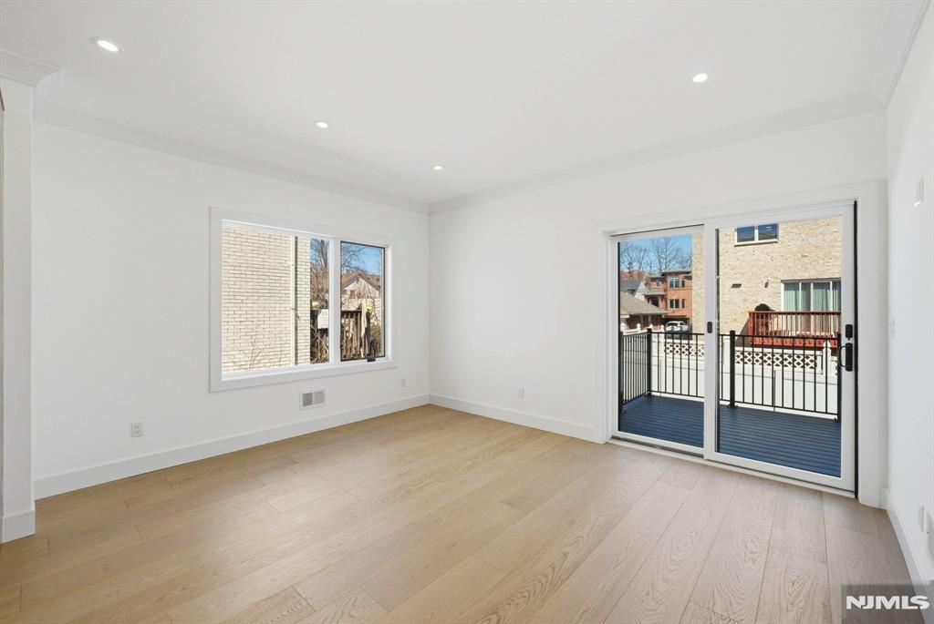 property viewer photo 15