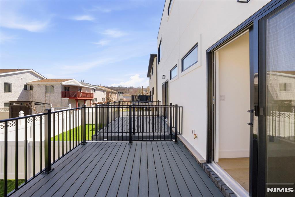 property viewer photo 16