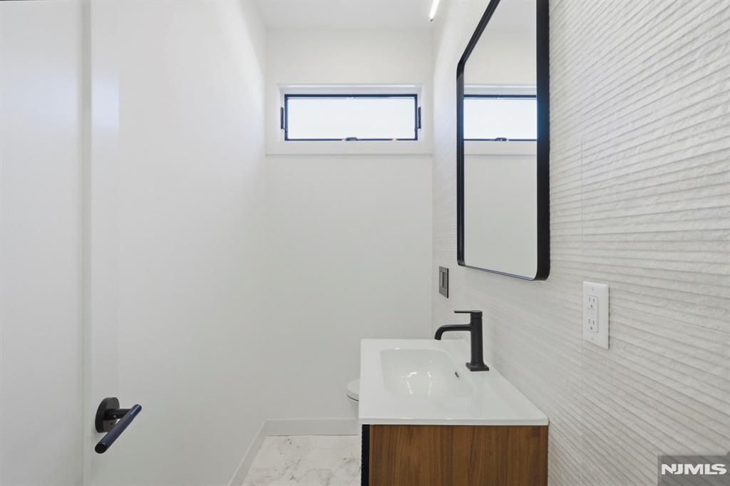 property viewer photo 17