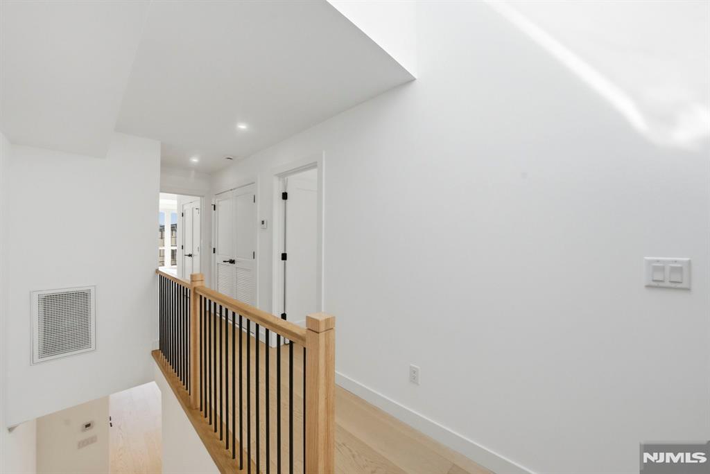 property viewer photo 19