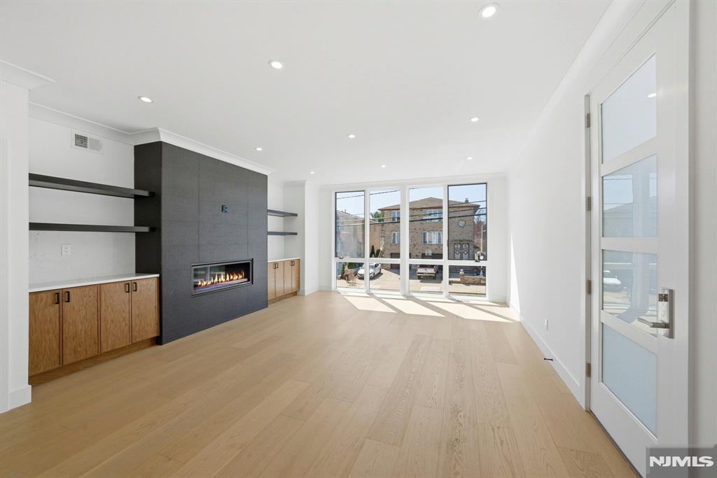 property viewer photo 2