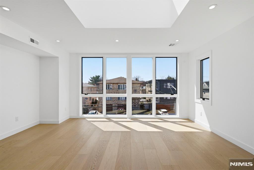 property viewer photo 20