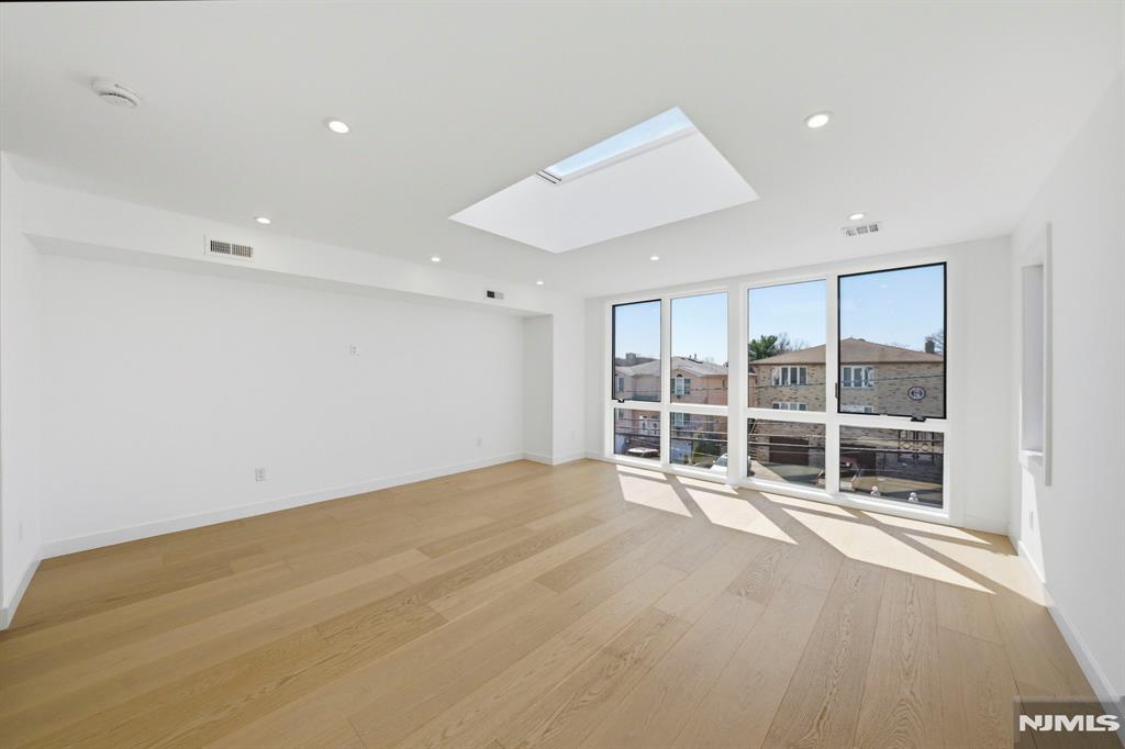 property viewer photo 21