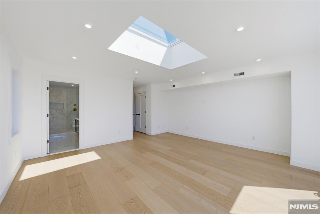 property viewer photo 22