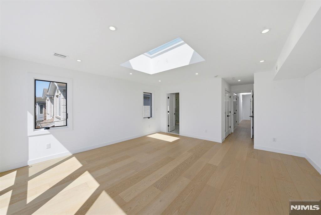property viewer photo 23