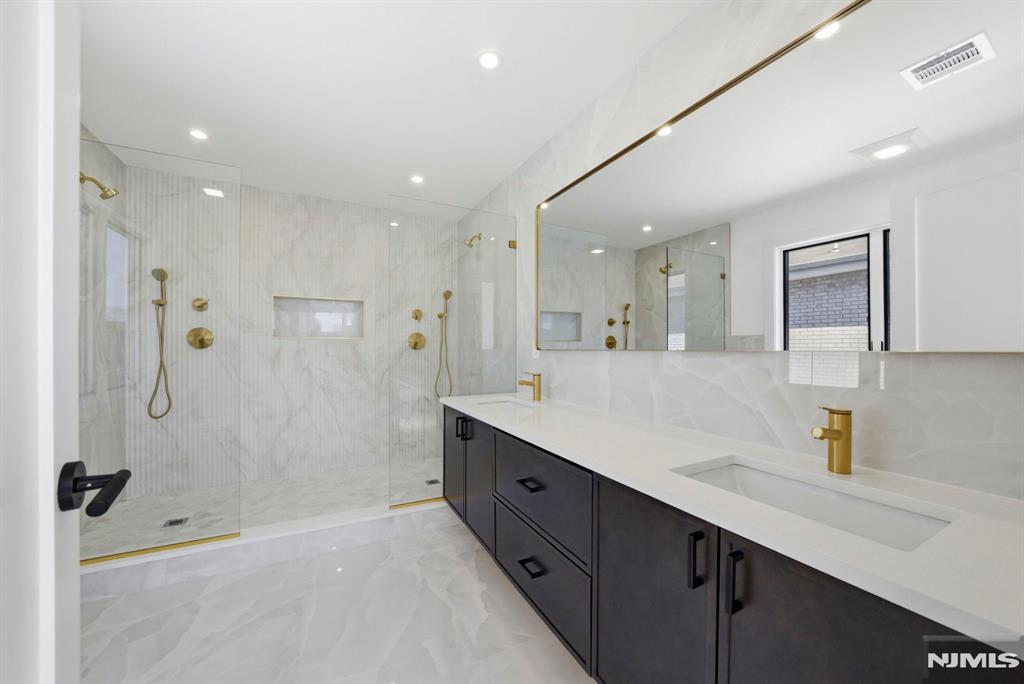 property viewer photo 24