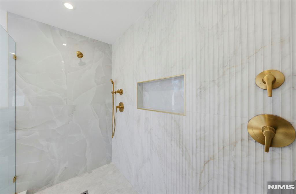 property viewer photo 26