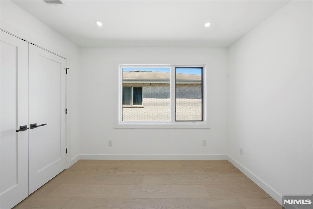 property viewer photo 29