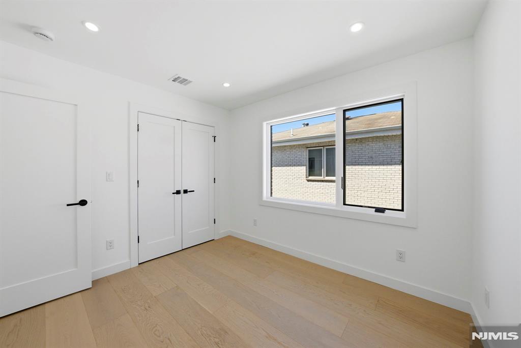 property viewer photo 30