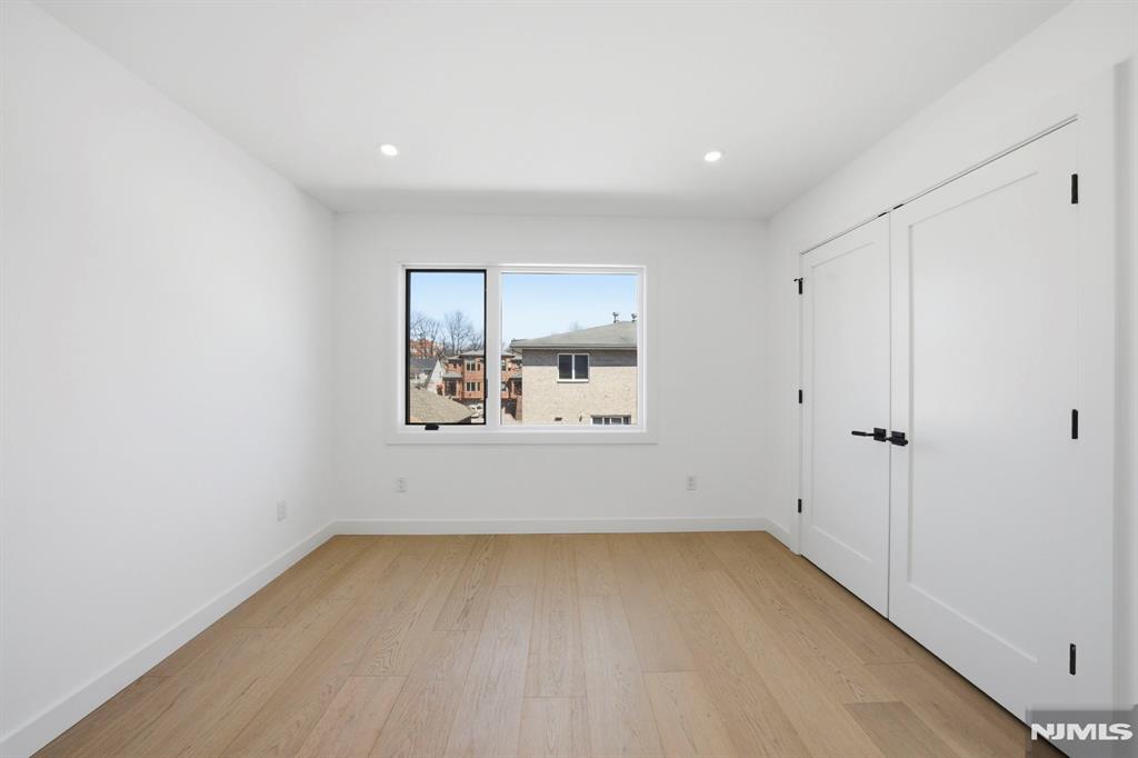 property viewer photo 32