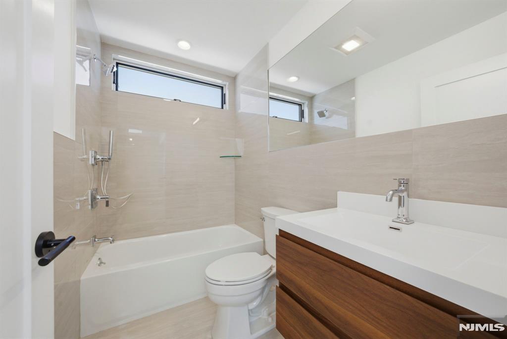 property viewer photo 33