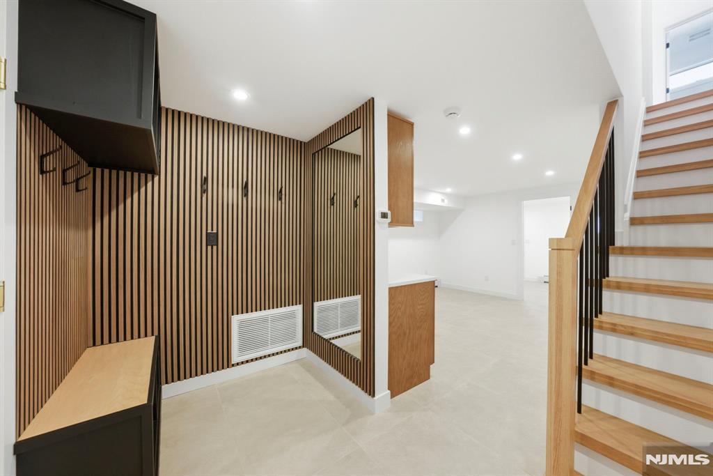 property viewer photo 34