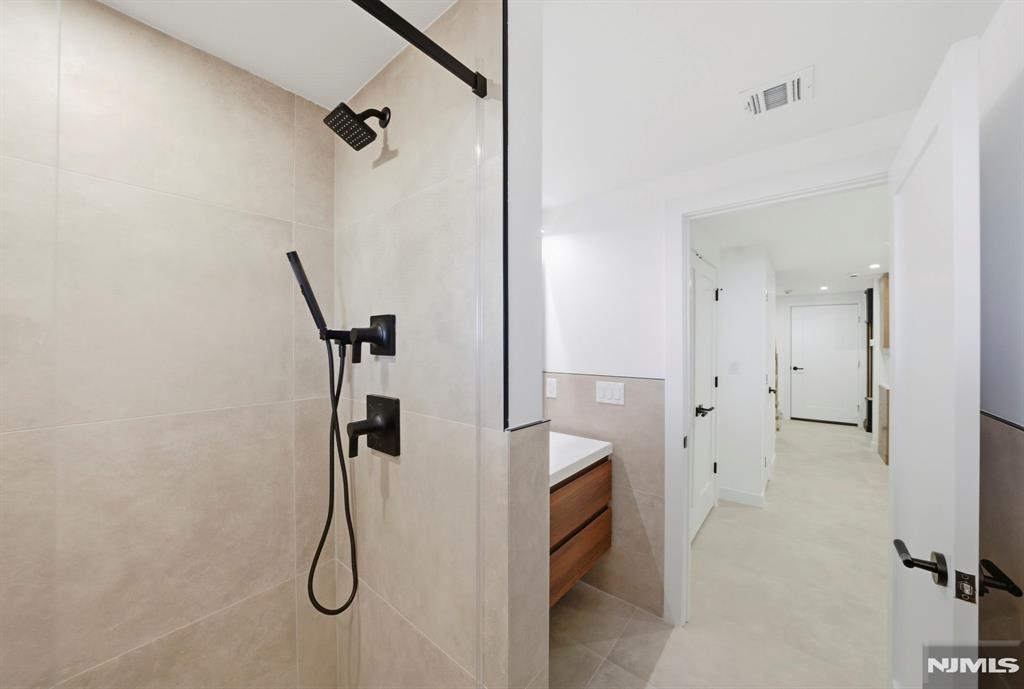 property viewer photo 38