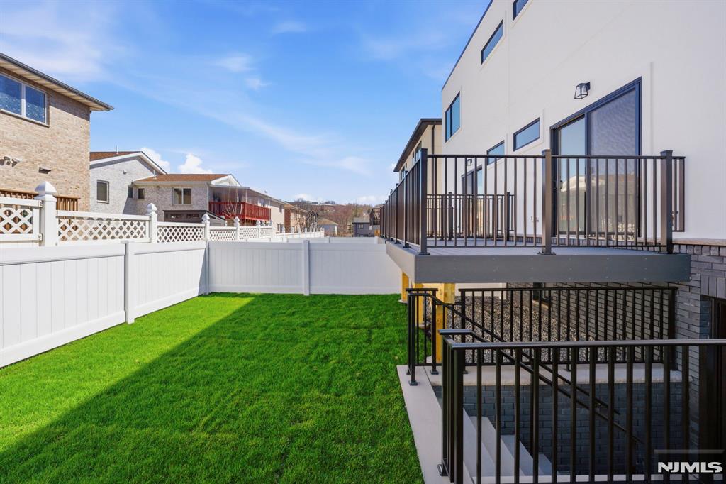 property viewer photo 43
