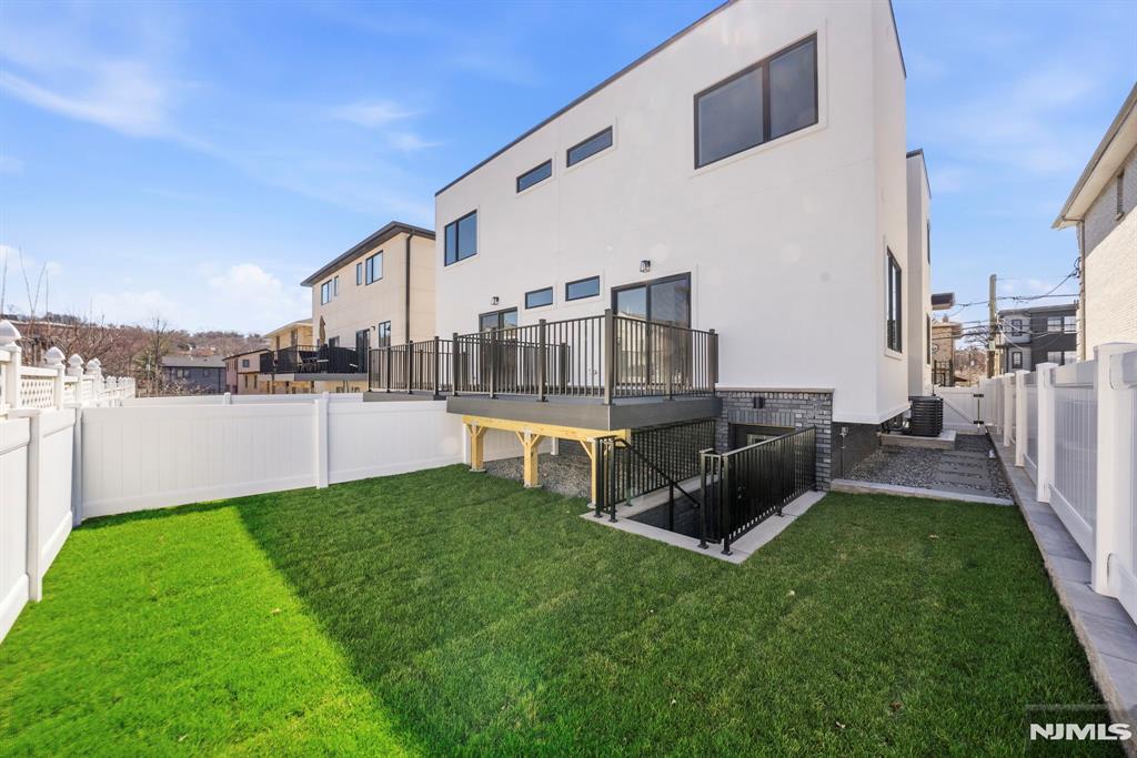 property viewer photo 44