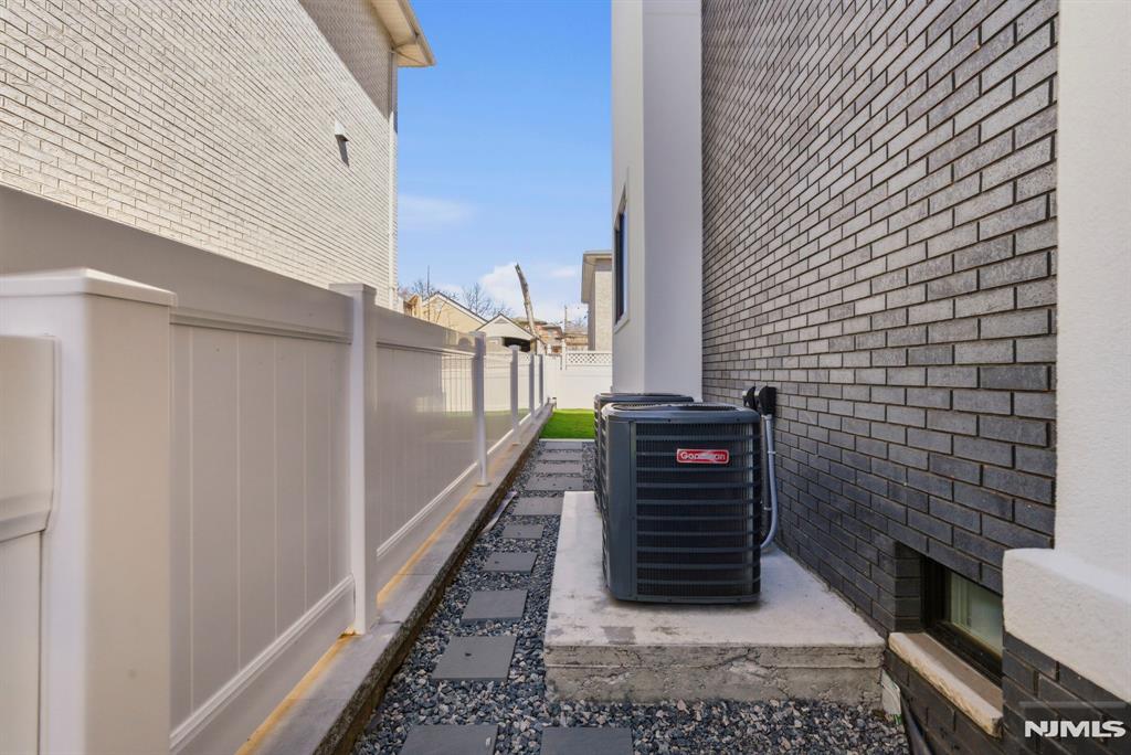 property viewer photo 45