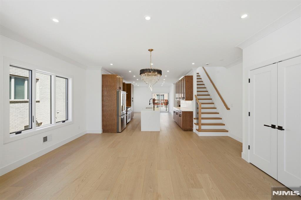 property viewer photo 6