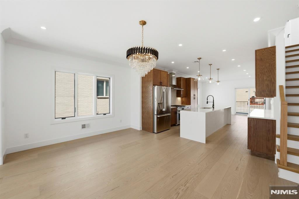 property viewer photo 7
