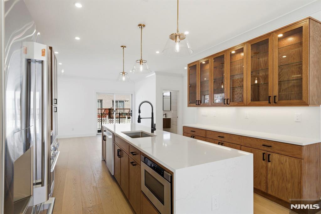 property viewer photo 9