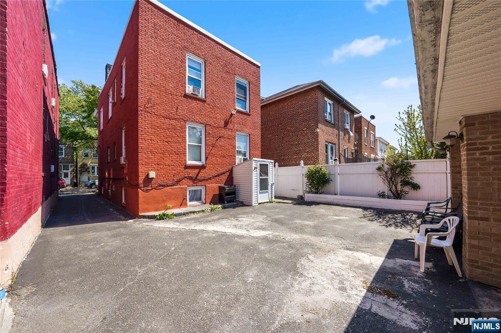 main property photo 13