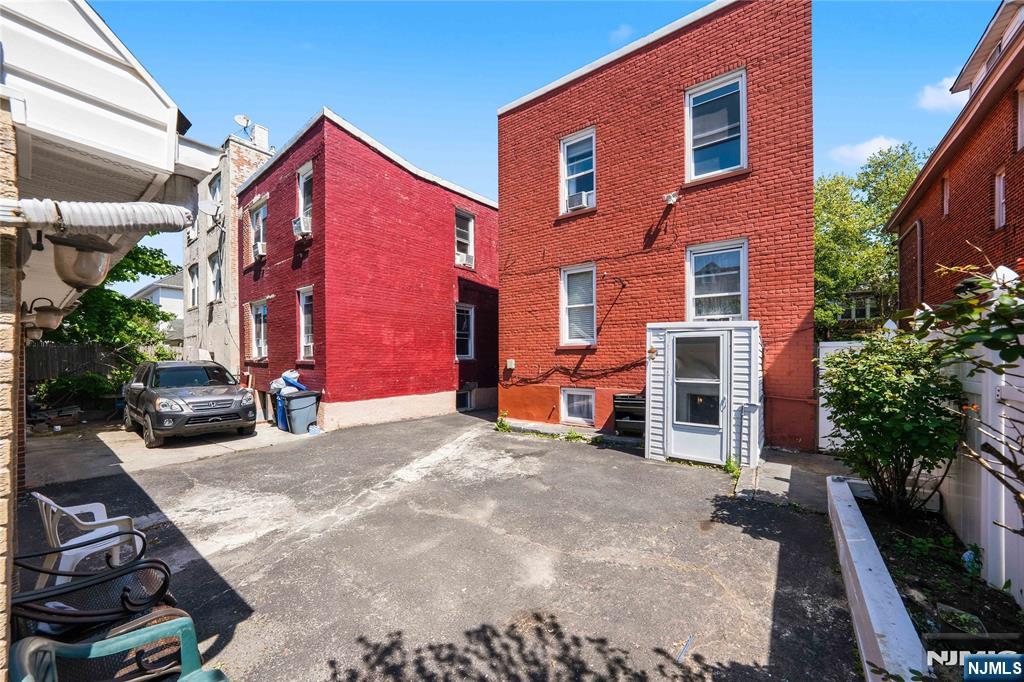 main property photo 15
