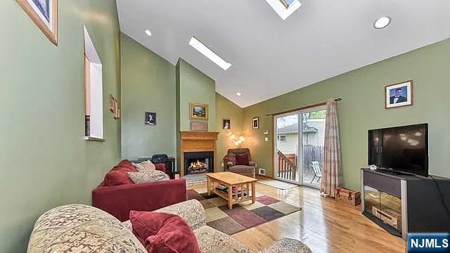 main property photo 5