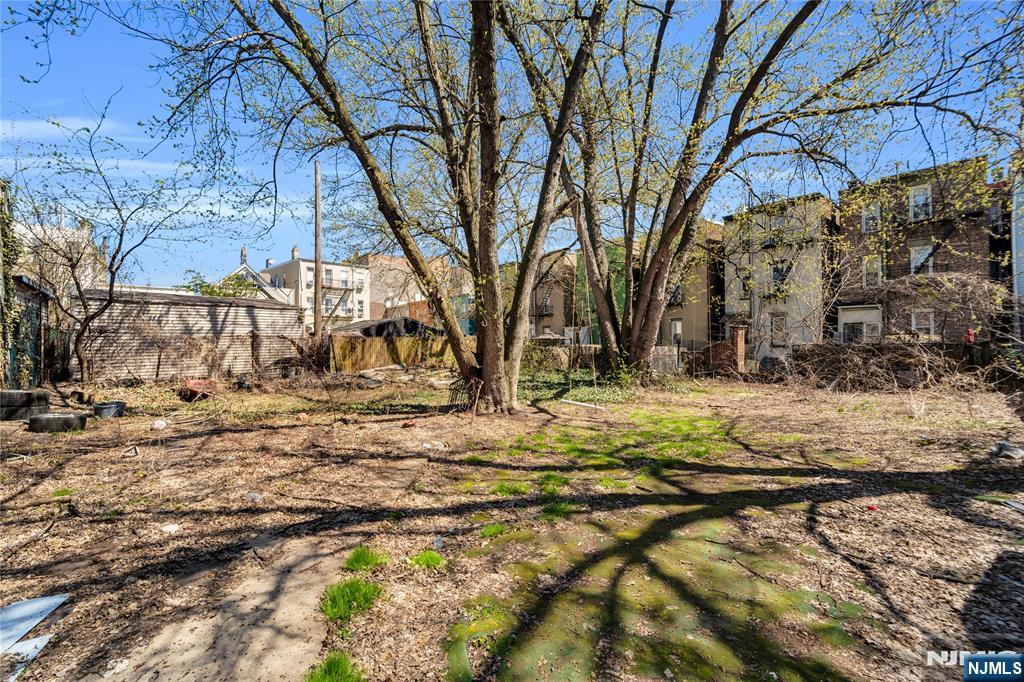 main property photo 16