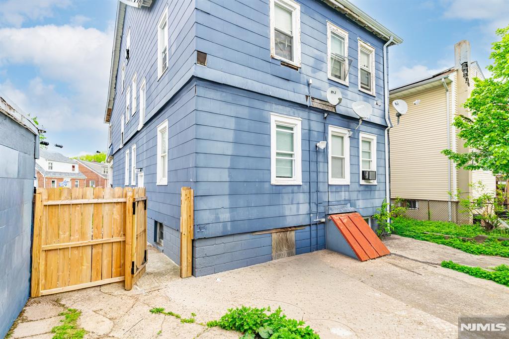 main property photo 25