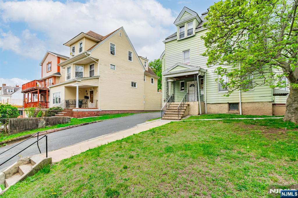 main property photo 16