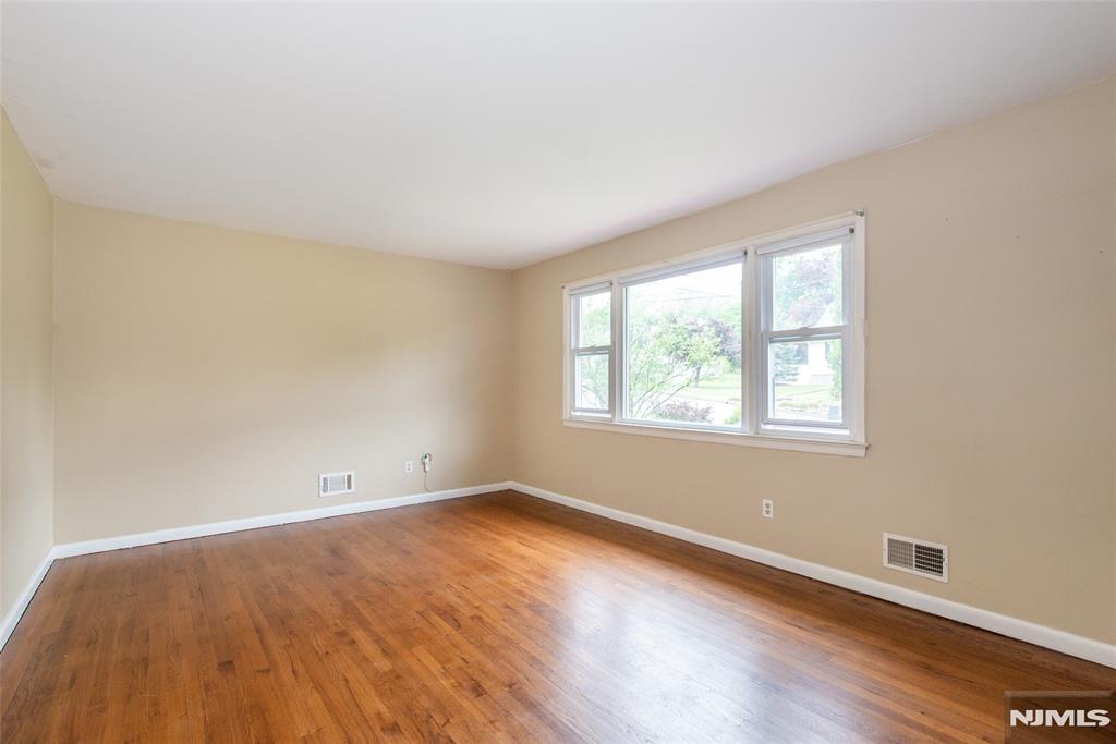 property viewer photo 12