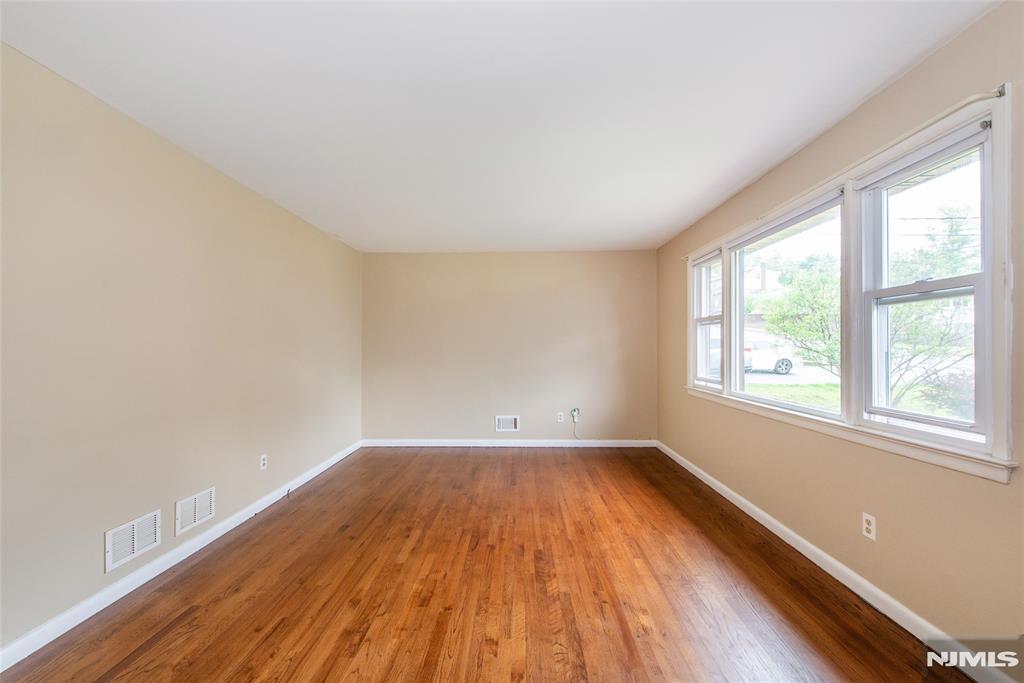 property viewer photo 13