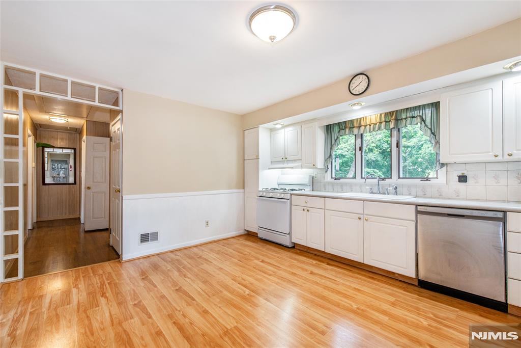 property viewer photo 3