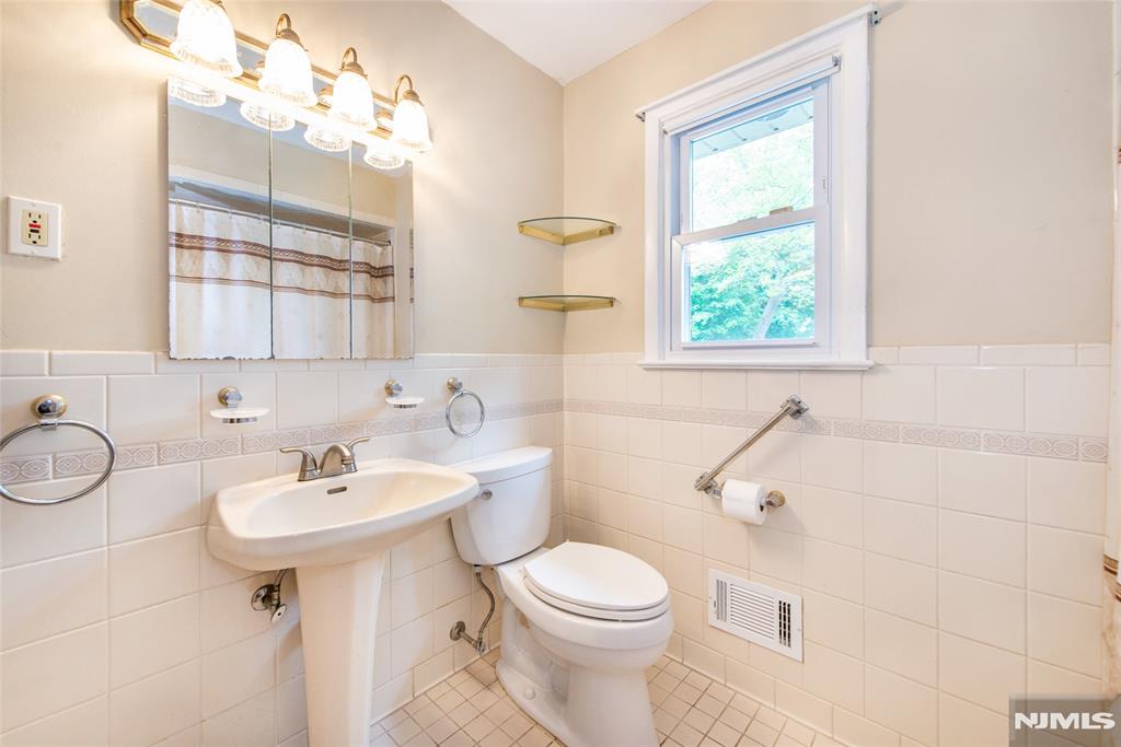 property viewer photo 4