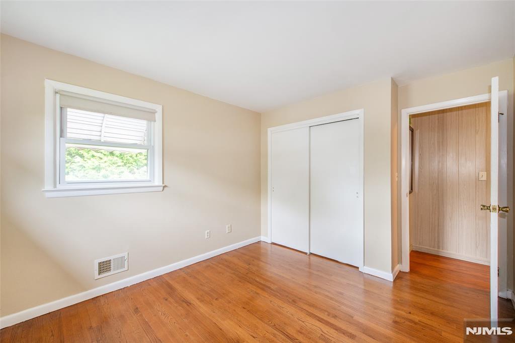 property viewer photo 6