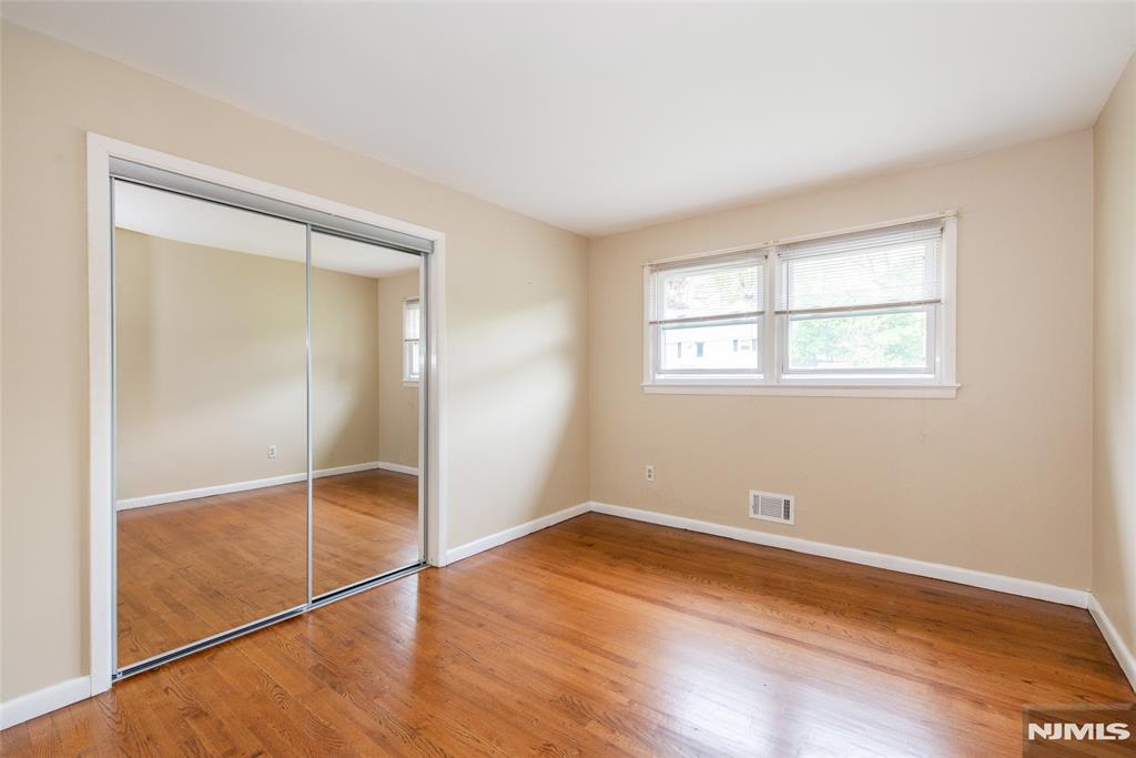 property viewer photo 7
