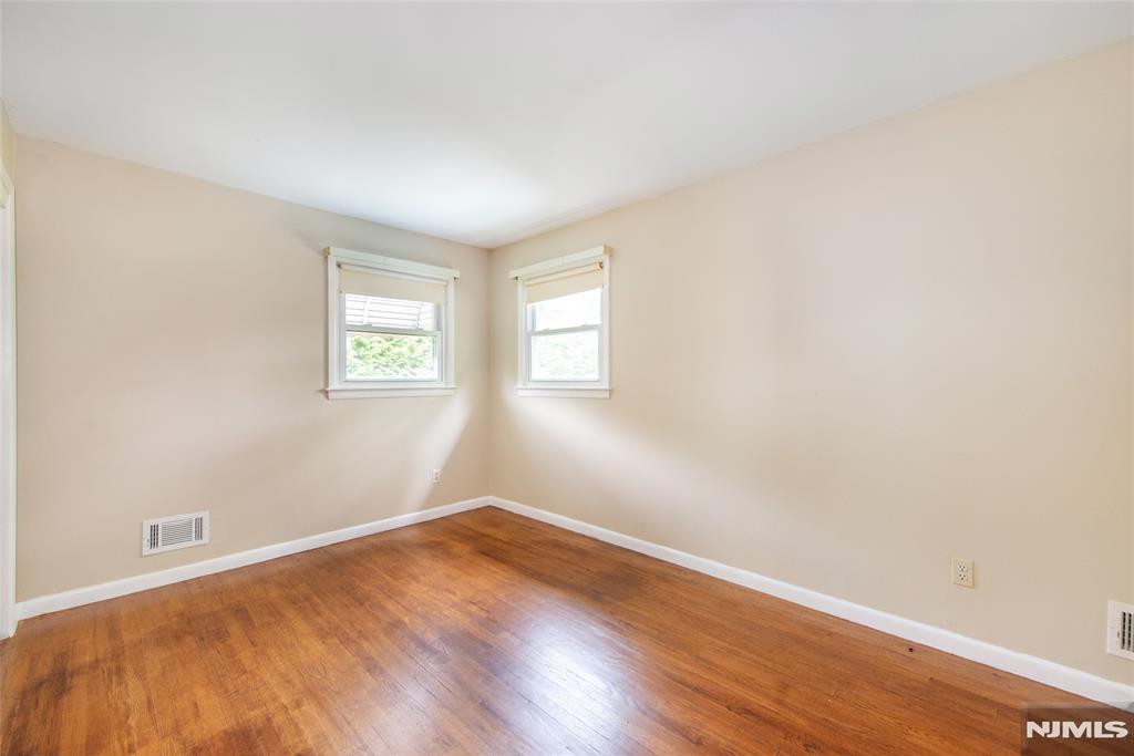 property viewer photo 8