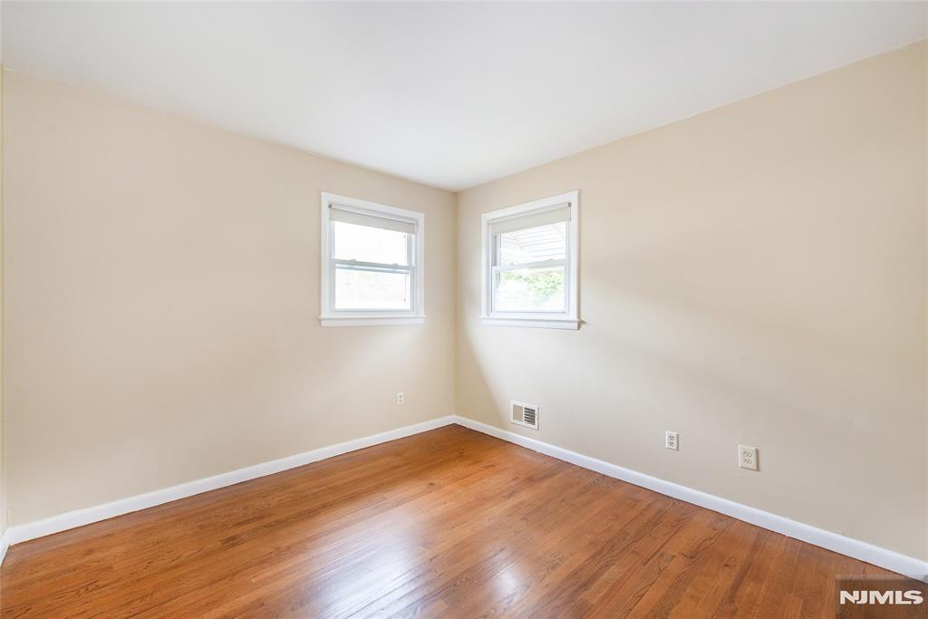 property viewer photo 9