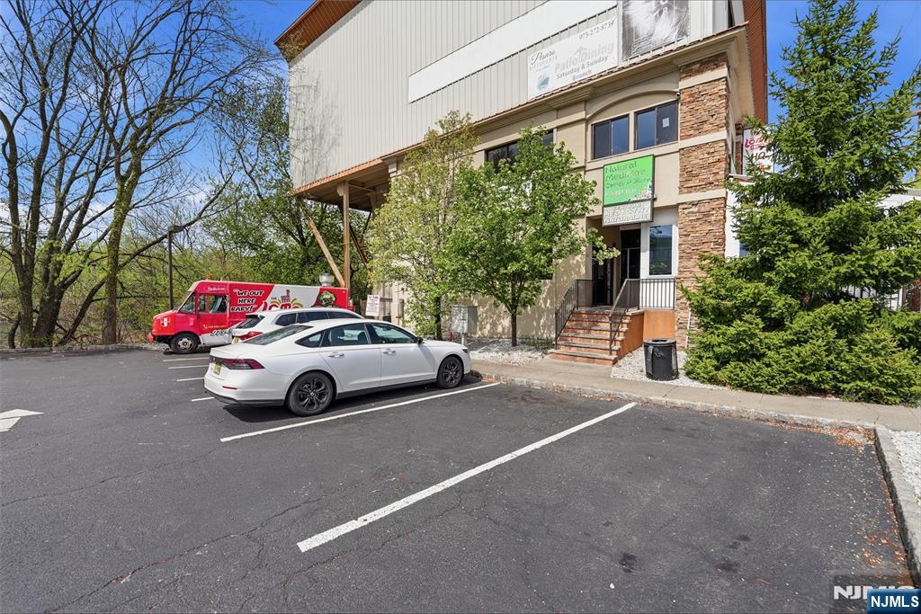 main property photo 28